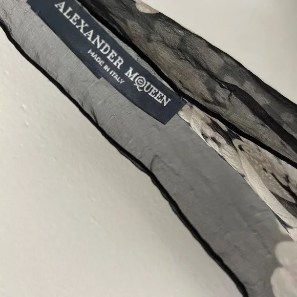 Alexander McQueen Black semi-sheer floral skull print scarf - Picture 6 of 9